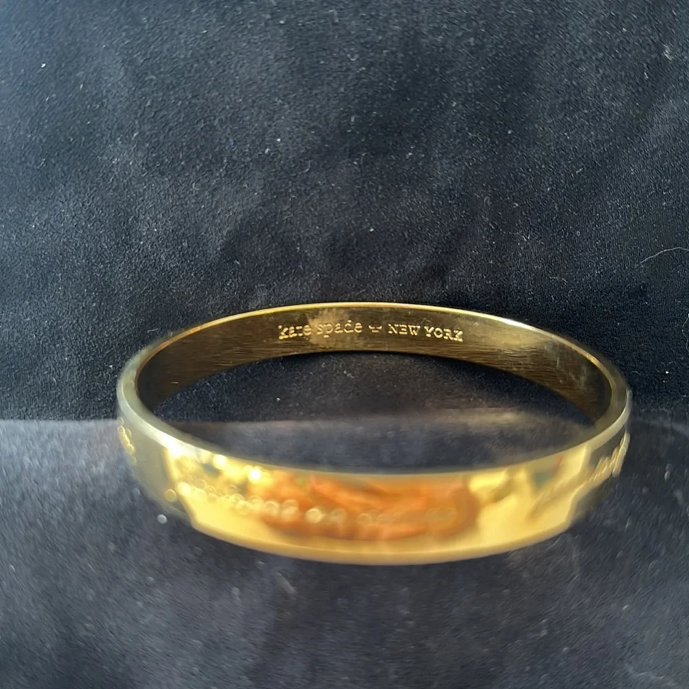 Kate Spade Bridesmaid Engraved Idiom Bangle Bracelet Gold”Best Friend Ever” - Picture 3 of 10